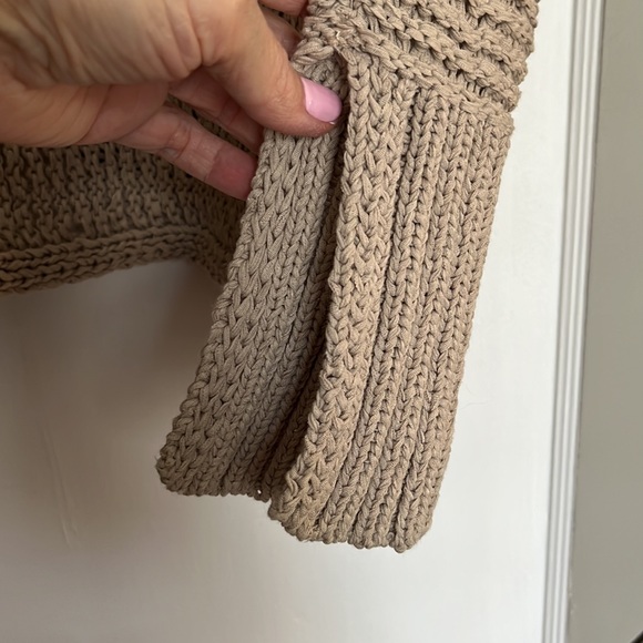 BCBG MAXAZRIA SWEATER - NWOT - Picture 7 of 8